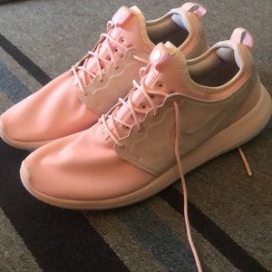 Nike roshe salmon color